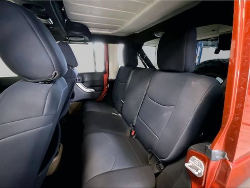 Used 2014 Jeep Wrangler Unlimited Sahara w/ Dual Top Group AWD/4WD image 23