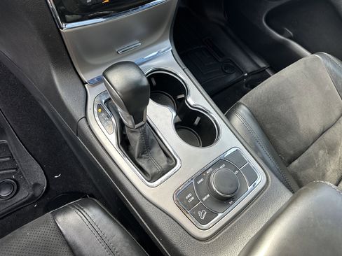 Used 2022 Jeep Grand Cherokee Laredo X image 33