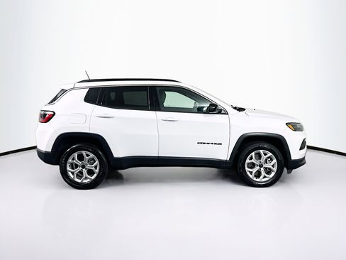 Used 2025 Jeep Compass Latitude image 10