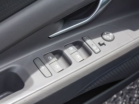 Certified 2022 Hyundai Elantra SEL FWD image 26