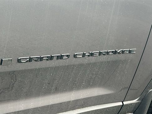 New 2025 Jeep Grand Cherokee L Altitude image 12