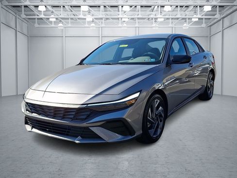 Certified 2025 Hyundai Elantra Sport image 3