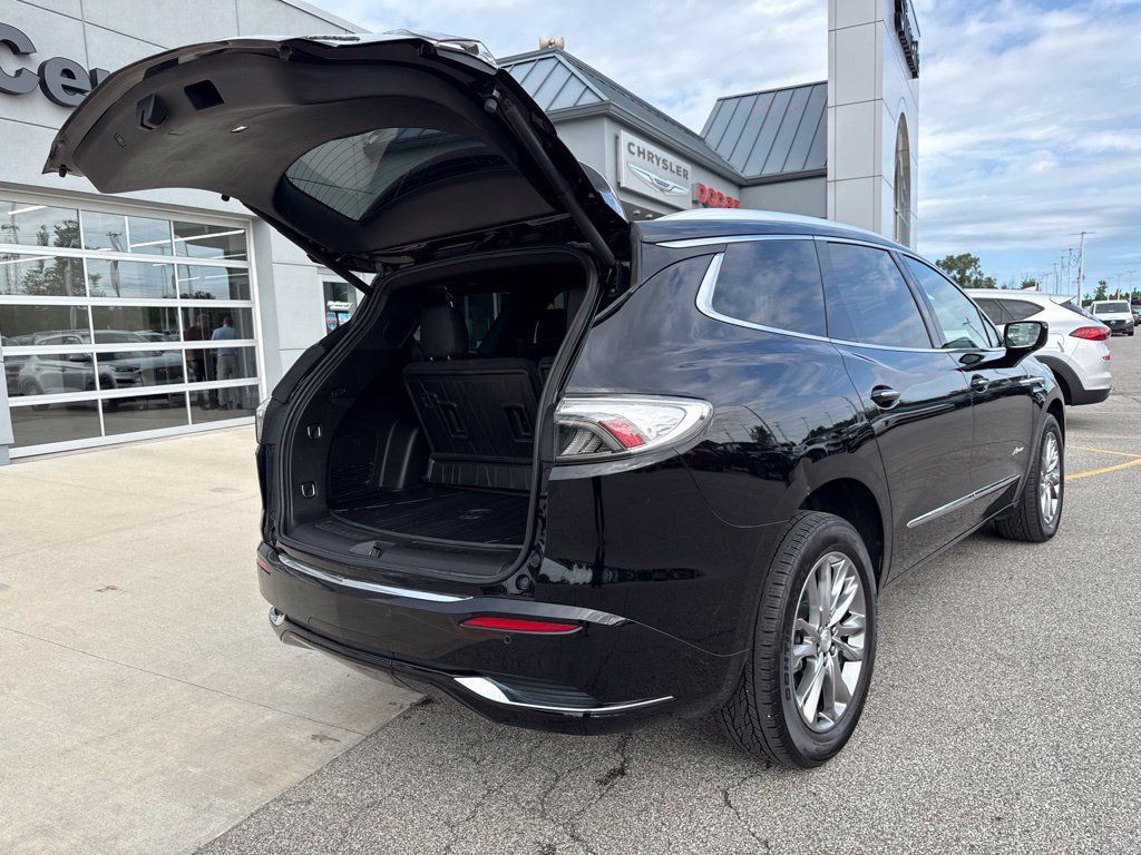 Used 2022 Buick Enclave Avenir w/ Avenir Technology Package AWD/4WD image 15