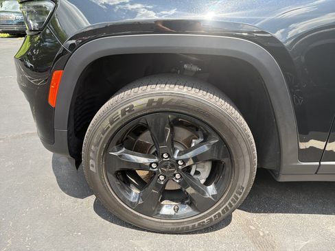 Certified 2023 Jeep Grand Cherokee L Laredo AWD/4WD image 39