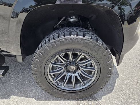 Used 2025 Chevrolet Colorado LT AWD/4WD image 9