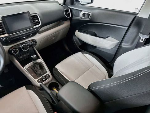 Used 2026 Hyundai Venue SEL FWD image 10