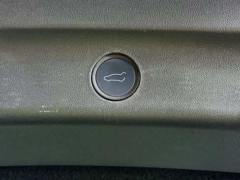 Used 2022 Tesla Model Y Performance image 28