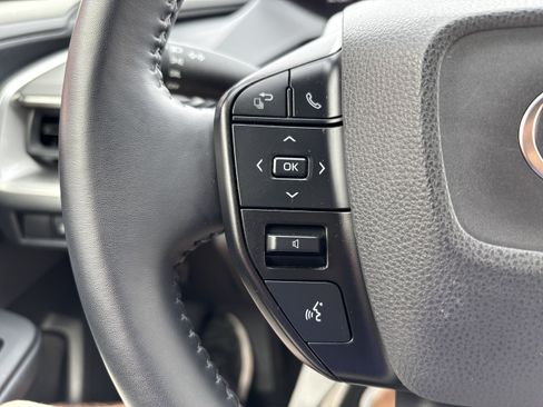 Used 2024 Toyota Prius LE FWD image 19