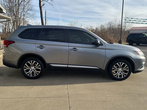 Used 2018 Mitsubishi Outlander ES image 9