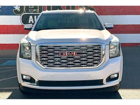 Used 2019 GMC Yukon XL Denali w/ Denali Ultimate Package image 3