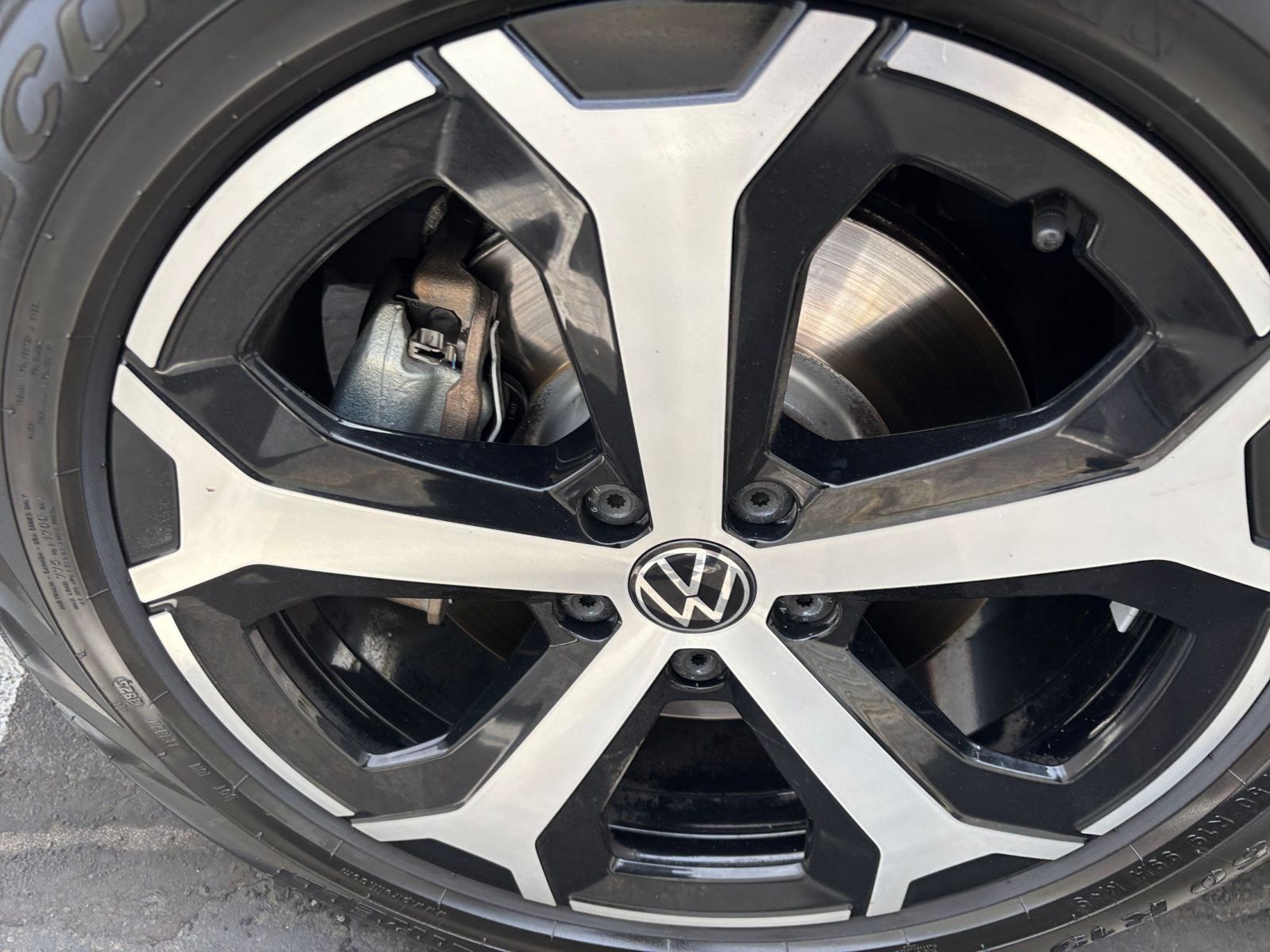 Used 2026 Volkswagen Tiguan SE AWD/4WD image 27