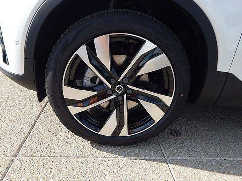 New 2026 Volvo XC40 B5 Ultra w/ Climate Package AWD/4WD image 12