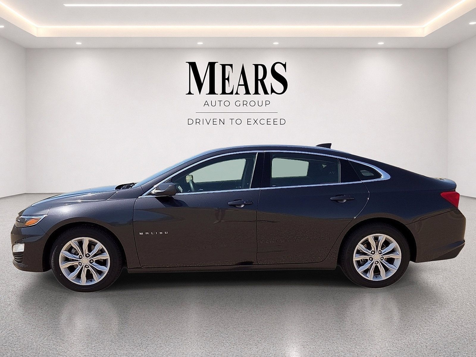 Used 2023 Chevrolet Malibu LT FWD image 2