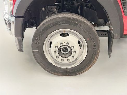 Used 2024 Ford F550 4x4 Regular Cab Super Duty w/ XLT Value Package image 21