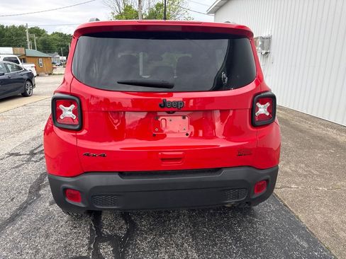 Used 2022 Jeep Renegade Altitude AWD/4WD image 3