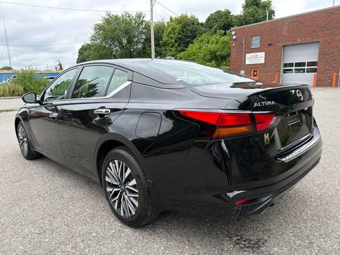 Used 2023 Nissan Altima 2.5 SV w/ SV Premium Package AWD/4WD image 4