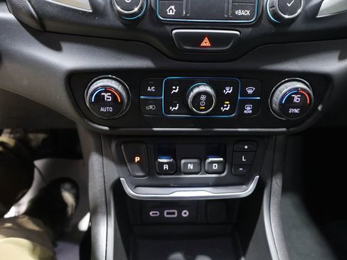 Used 2020 GMC Terrain SLT image 30