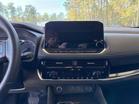 Used 2023 Nissan Rogue SL w/ SL Premium Package image 6