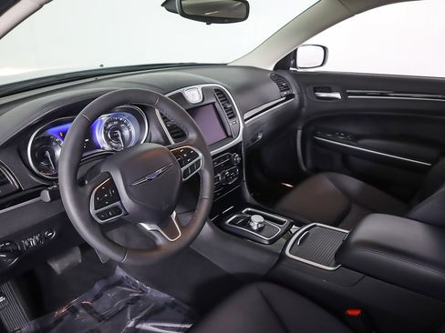 Used 2023 Chrysler 300 Touring w/ Sport Appearance Package image 23