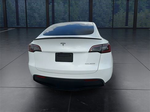 Used 2023 Tesla Model Y Performance image 7