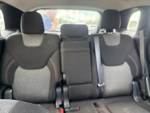 Used 2018 Jeep Cherokee Latitude w/ Altitude Package FWD image 18
