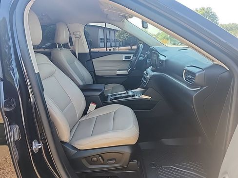 Used 2021 Ford Explorer XLT w/ Equipment Group 202A RWD image 33