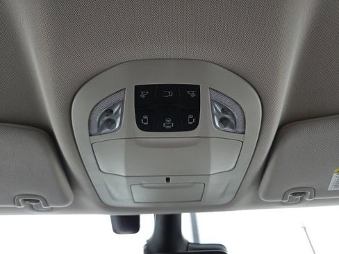 Used 2022 Chrysler Pacifica Touring-L image 14