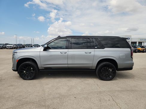 Used 2023 Cadillac Escalade ESV Sport w/ Touring Package AWD/4WD image 4