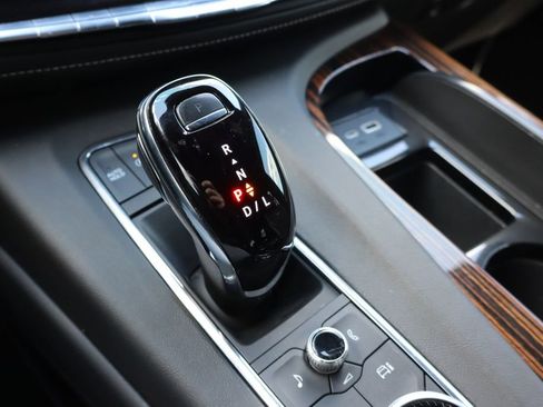Used 2023 Cadillac Escalade Premium Luxury AWD/4WD image 9