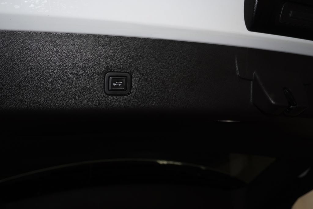 Used 2020 Chevrolet Traverse RS FWD image 8