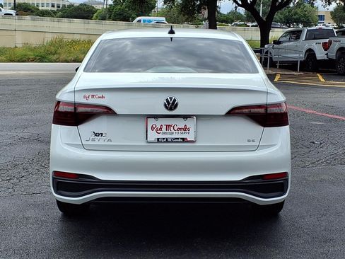 Used 2024 Volkswagen Jetta SE w/ Panoramic Sunroof Package FWD image 7