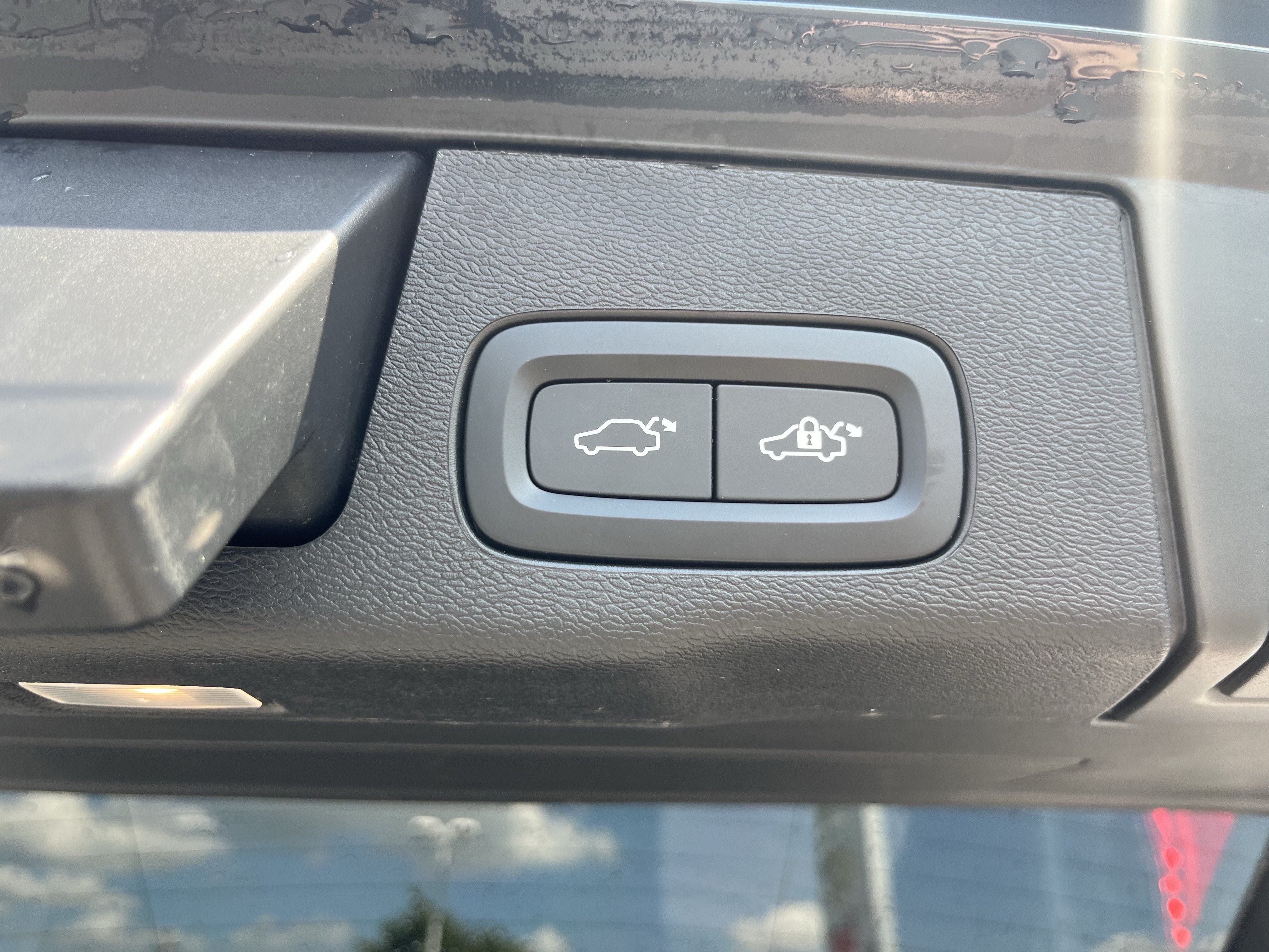 Used 2025 Volvo XC60 B5 Plus AWD/4WD image 8
