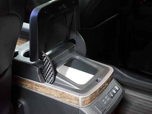 Certified 2025 Toyota Sienna Platinum FWD image 30