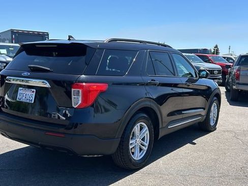 Certified 2022 Ford Explorer XLT RWD image 3