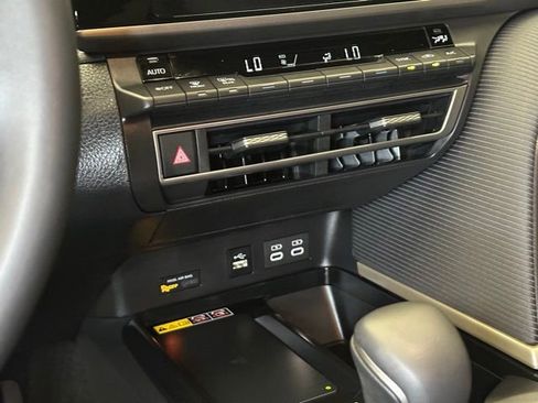 Used 2026 Toyota Camry SE FWD image 29
