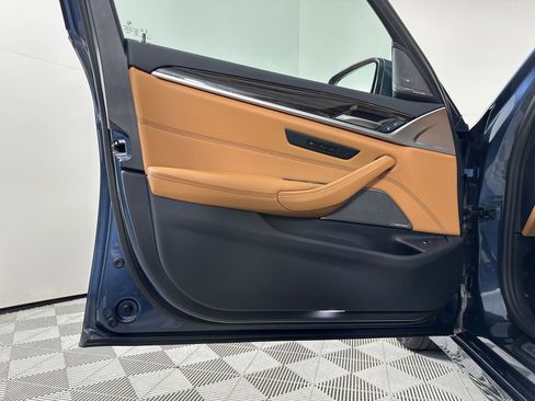 Used 2023 BMW 530i xDrive w/ Premium Package image 23