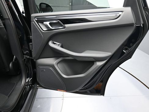 Certified 2026 Porsche Macan AWD/4WD image 25