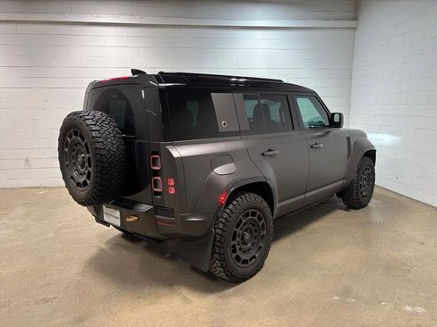 Used 2025 Land Rover Defender 110 image 6