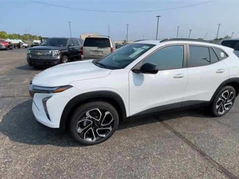 New 2025 Chevrolet Trax RS w/ Sunroof Package image 6