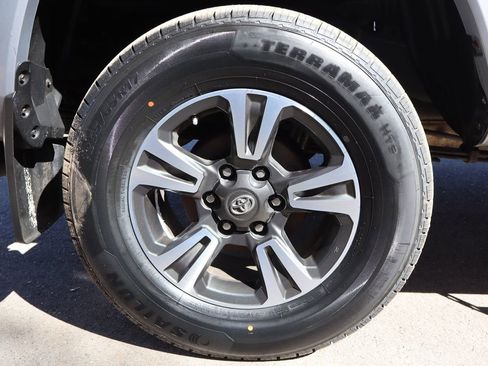 Used 2017 Toyota Tacoma TRD Sport image 45