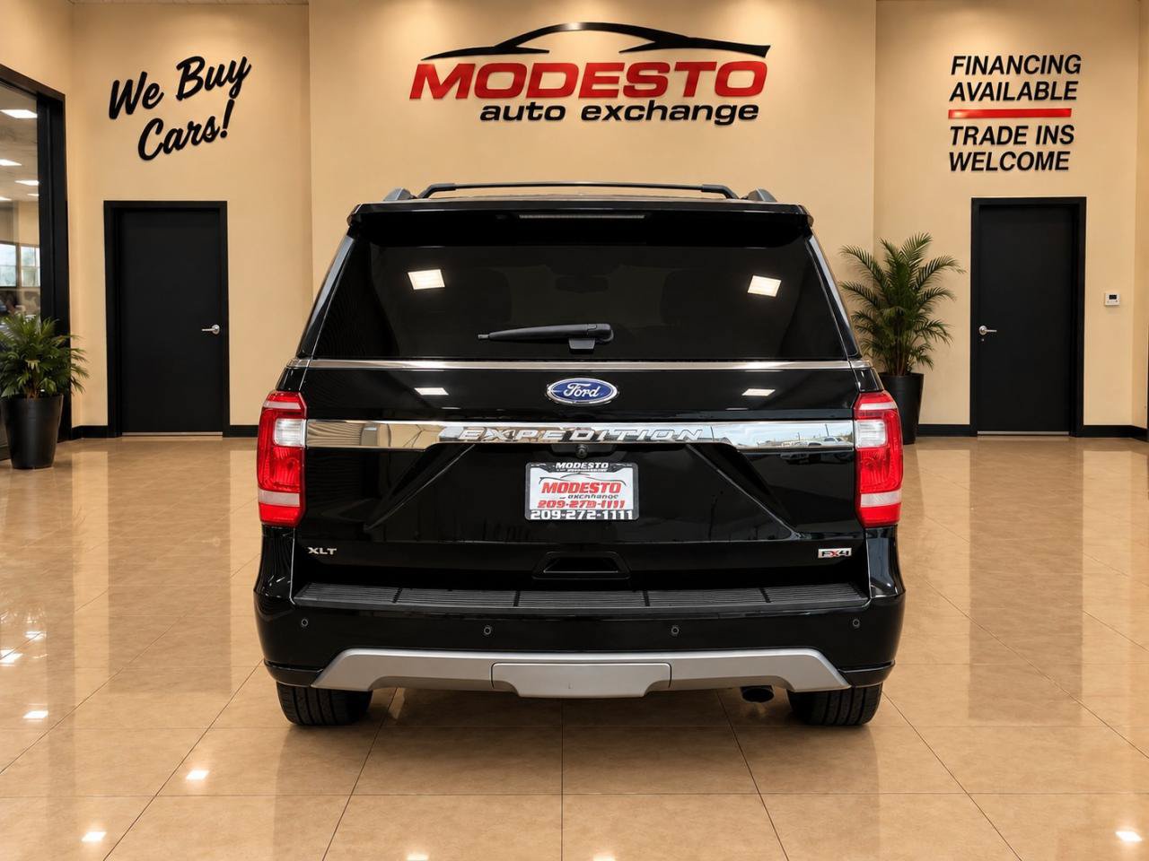 Used 2019 Ford Expedition XLT w/ Equipment Group 202A AWD/4WD image 4