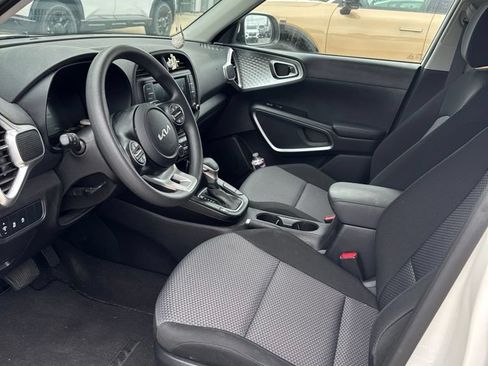 Used 2023 Kia Soul LX w/ Option Group 015 FWD image 3