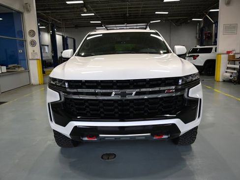 Used 2022 Chevrolet Suburban Z71 w/ Luxury Package AWD/4WD image 2