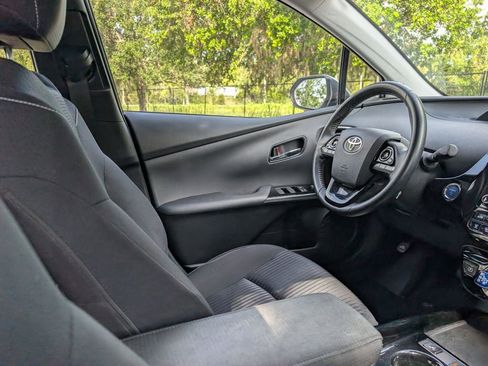 Used 2021 Toyota Prius Prime LE FWD image 11