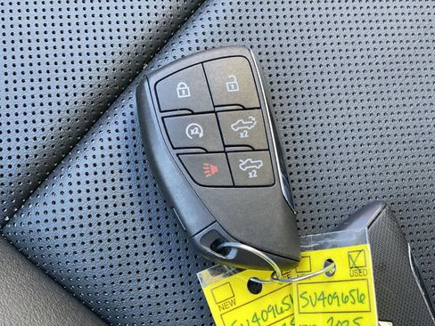 Used 2025 Chevrolet Silverado EV LT AWD/4WD image 27
