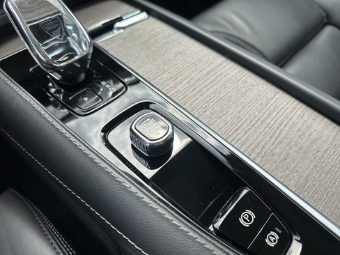 Certified 2023 Volvo XC90 B6 Ultimate AWD/4WD image 28