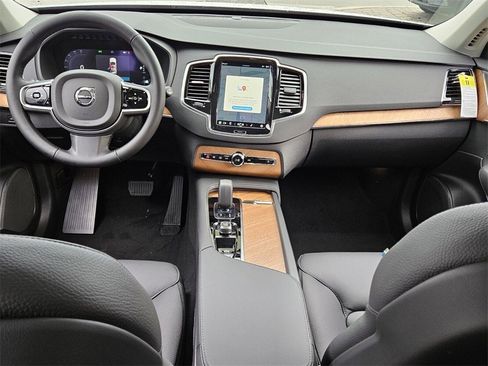 New 2025 Volvo XC90 B6 Plus w/ Protection Package image 7