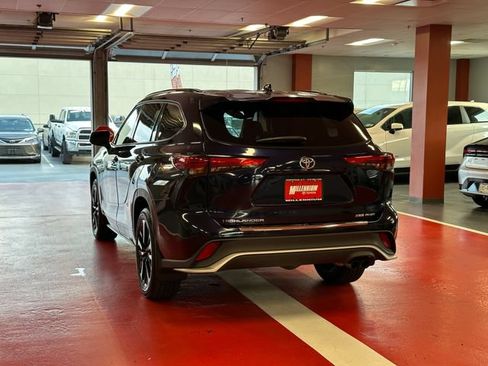 Used 2023 Toyota Highlander XSE AWD/4WD image 5