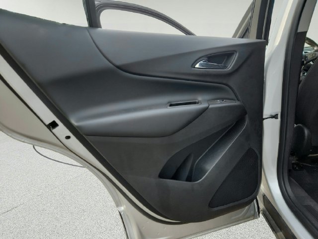 Used 2020 Chevrolet Equinox LT w/ Driver Convenience Package FWD image 20