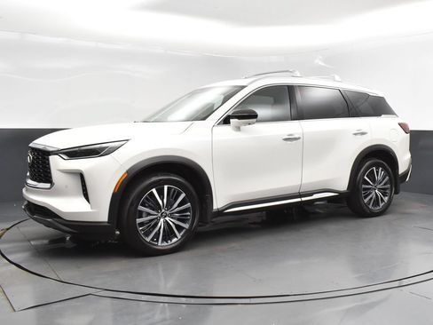 Used 2025 INFINITI QX60 Sensory w/ Vision Package AWD/4WD image 3